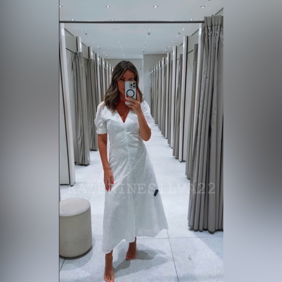 Embroidered midi dress - Picture 2 of 7